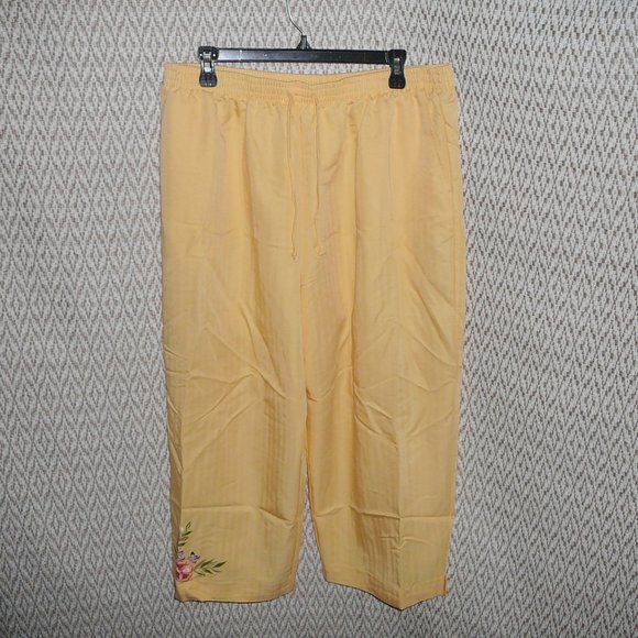 Embroidered Pull on Capri Cropped Pants plus size 20 NWT - Picture 3 of 8